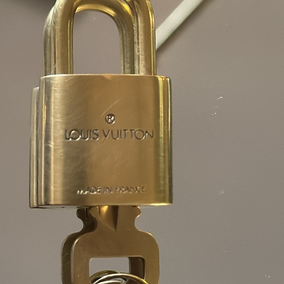 Authentic Louis Vuitton, Made in France Brass Lock & Key #300 with Monogram - Picture 5 of 9